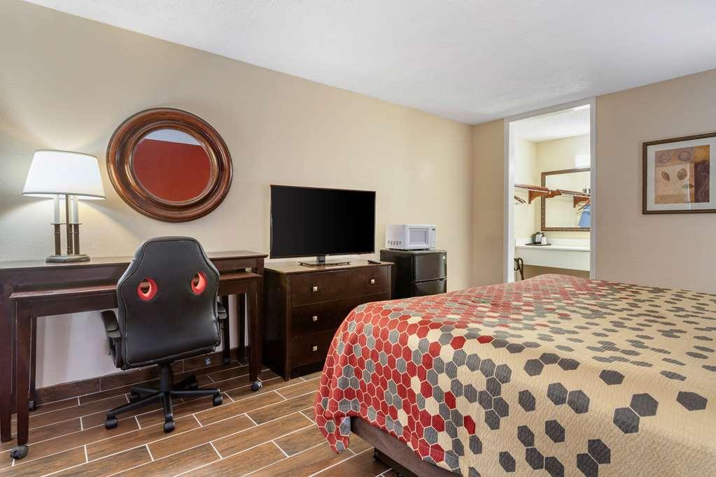 Clarion Inn Brunswick Habitación foto