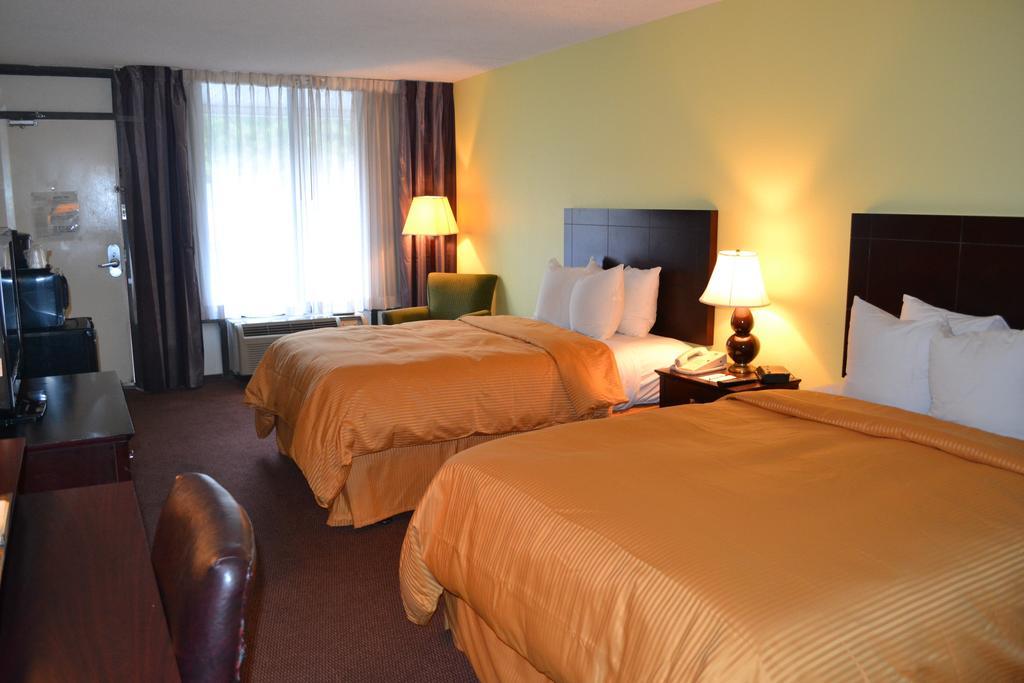 Clarion Inn Brunswick Habitación foto