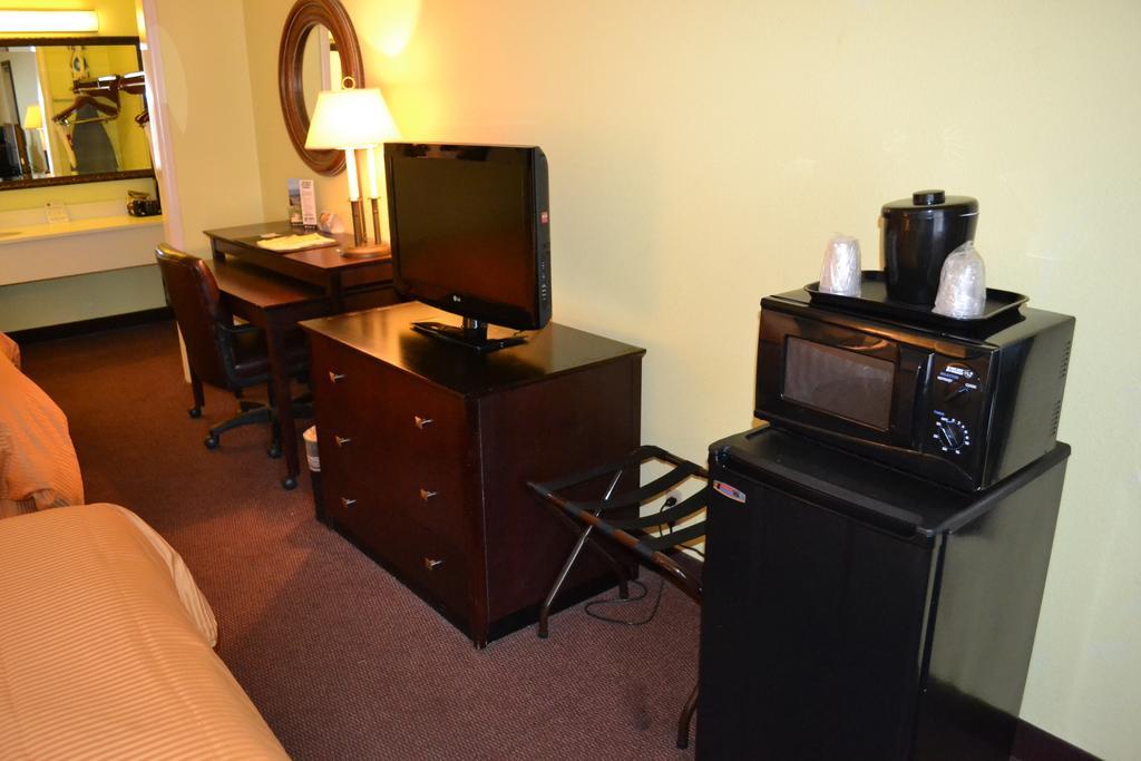 Clarion Inn Brunswick Habitación foto