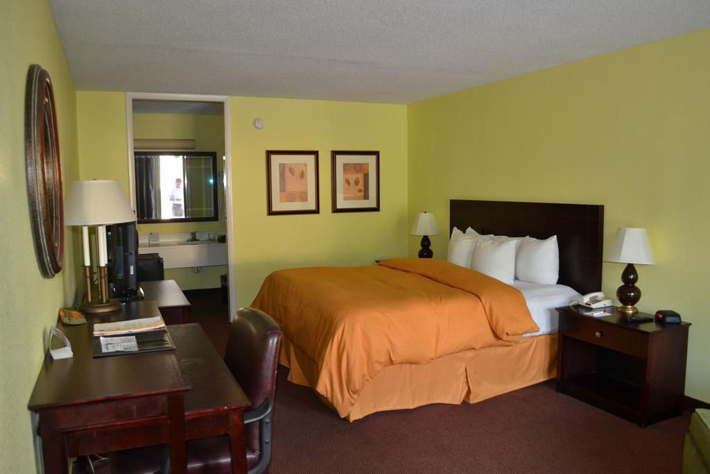 Clarion Inn Brunswick Habitación foto